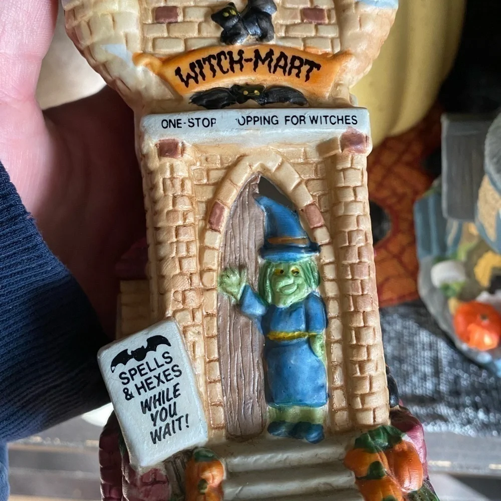 1996 Cute-n-Creepy Craft Creations Ceramic Light Up Witch-Mart Halloween House